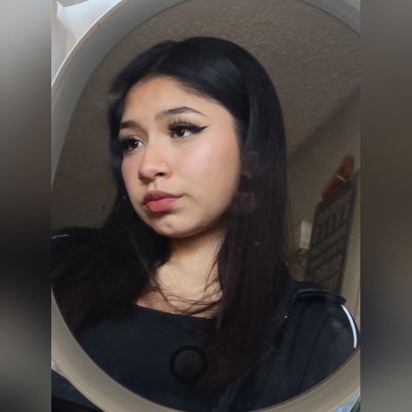 Hi, hello, I'm going to be selling a variety of things on here:) - Picture 3 of 8